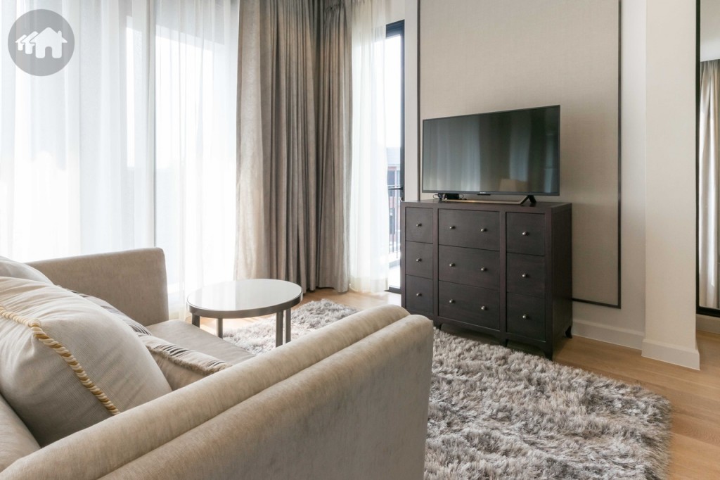 ปลายเตียงเป็นมุมดูโทรทัศน์