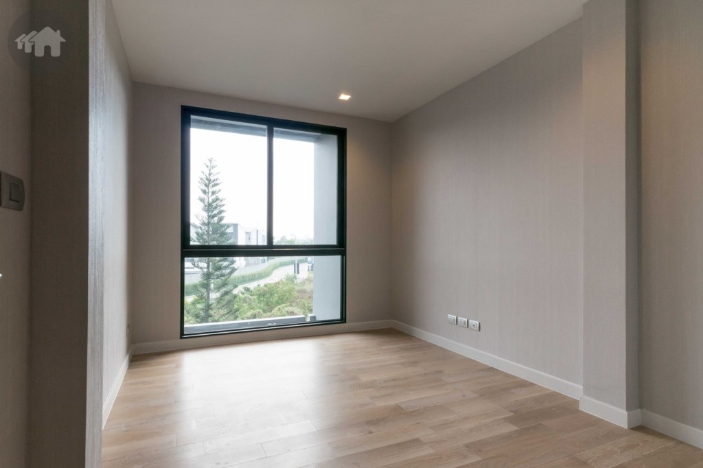 ห้องนอนอีกหนึ่งห้อง พร้อมห้องน้ำ และห้องอาบน้ำในตัวเช่นกัน