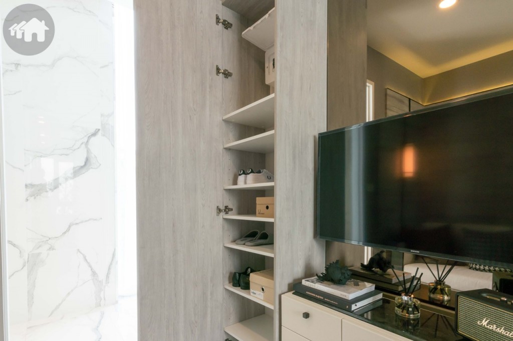 โซนหน้าห้องมาพร้อมกับตู้รองเท้าบิลท์อิน