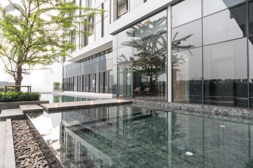 สระว่ายน้ำระบบโอโซนขนาดใหญ่ ยาว 18 เมตร ลึกประมาณ 1.20 เมตร พร้อมสระเด็ก