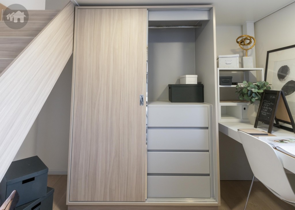 ตู้เสื้อผ้าเก็บของได้หลากหลาย