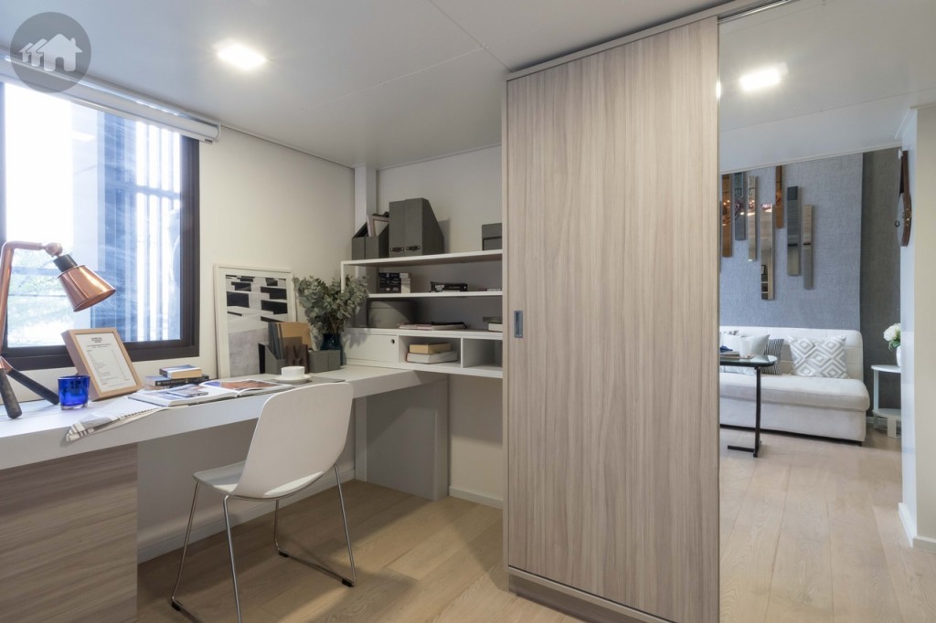 มุมตู้เสื้อผ้าและห้องทำงาน