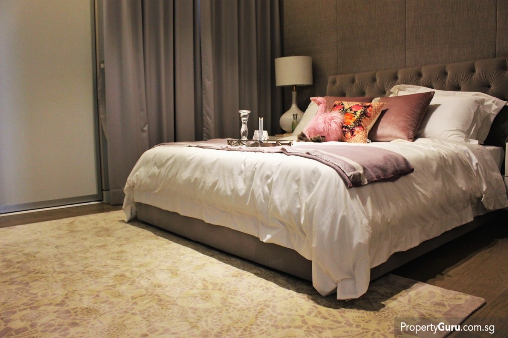 Common bedroom with queen size bed