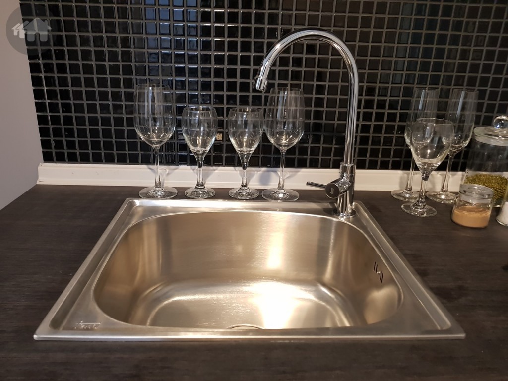 เตาไฟฟ้าและซิงค์ล้างจาน