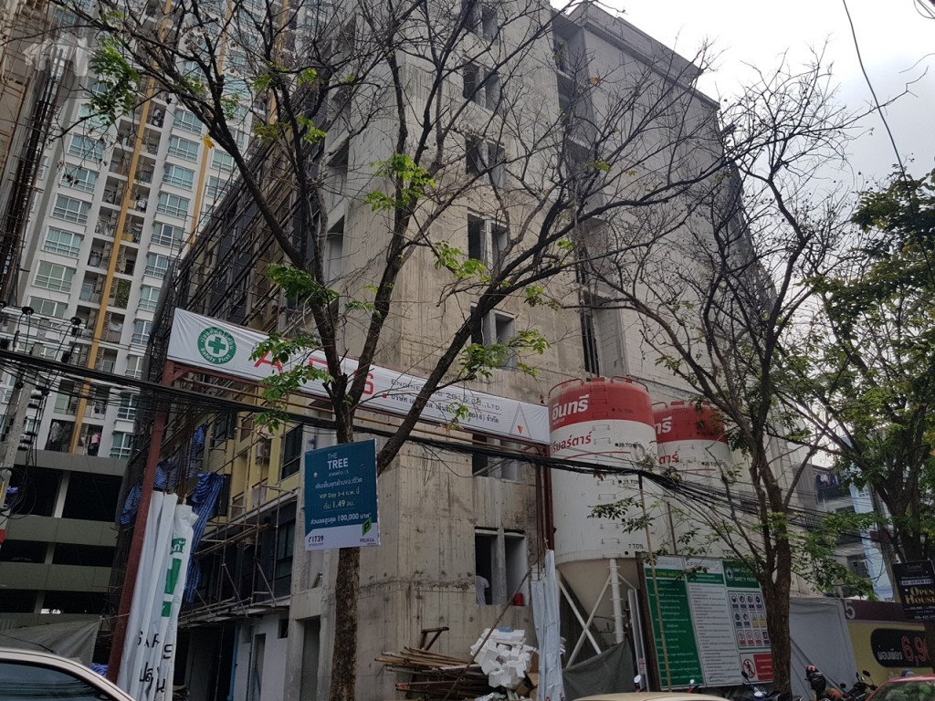 ด้านหน้าโครงการติดถนนพหลโยธิน 18/1 หรือซอยร่วมศิริมิตร ตรงกับทิศตะวันตก