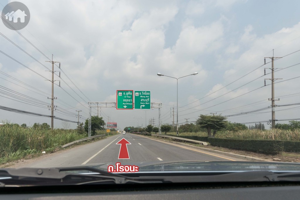 ตรงไปตาม ถ.โรจนะ มุ่งหน้า อ.อุทัย จ.อยุธยา หากเลี้ยวซ้ายจะแยกไป อ.วังน้อย จ.สระบุรี