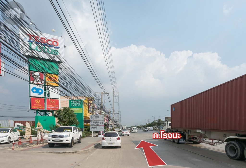 กลับรถแล้วผ่านเทสโก้ โลตัส โรจนะ