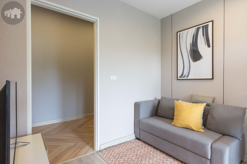 ห้องมาพร้อมกับโซฟาขนาด 2 ที่นั่ง