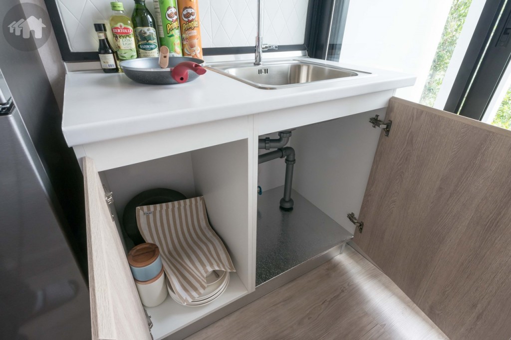 ตู้ครัวบิลท์อินด้านล่างเก็บของและเครื่องครัวได้หลากหลาย