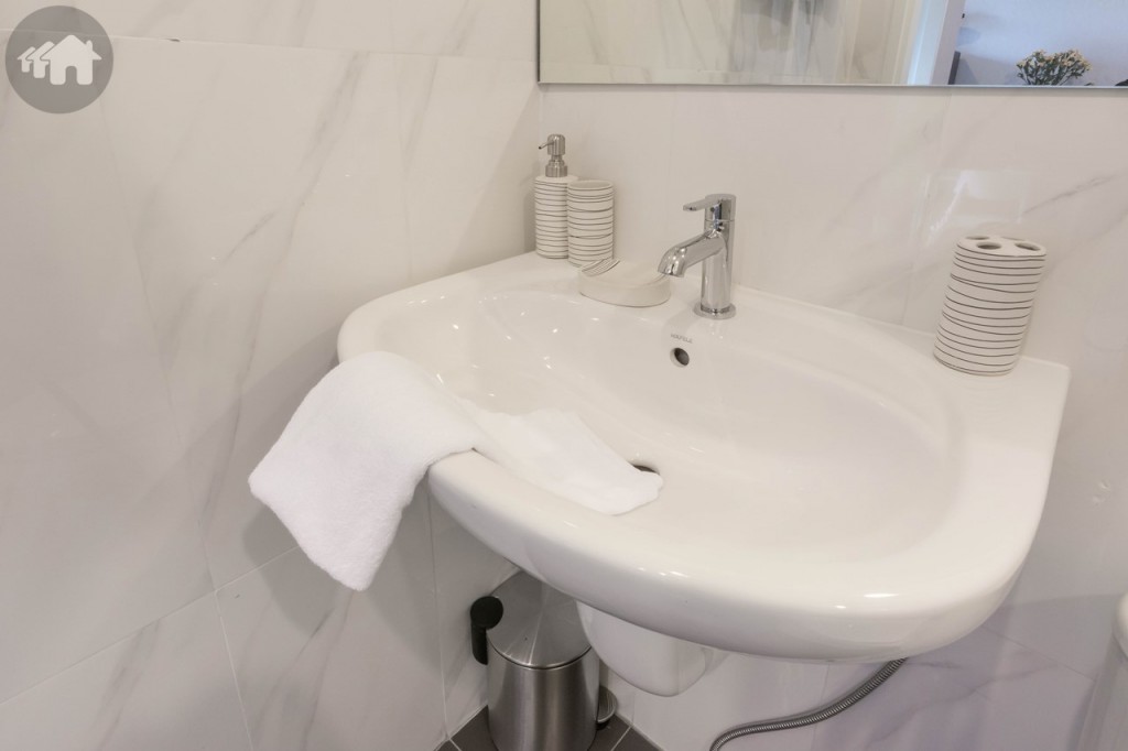 อ่างล้างหน้าของ Hafele