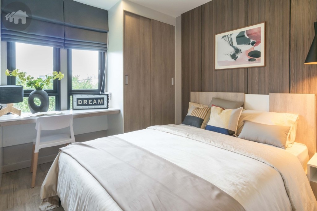 มาต่อกันที่ห้องนอน วางเตียงขนาด 5 ฟุตได้สบาย