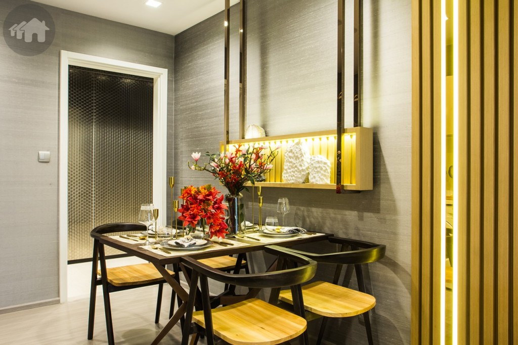 โต๊ะกินข้าวในห้องครัว ตกแต่งอย่างสวยงาม สามารถนั่งได้ 4 คนแบบสบายๆ