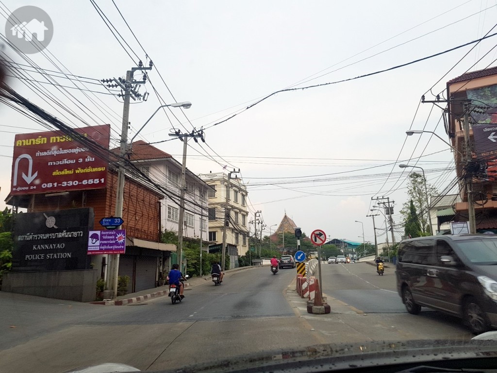 ตรงไปตามถนนคู้บอน ผ่านสน.คันนายาว