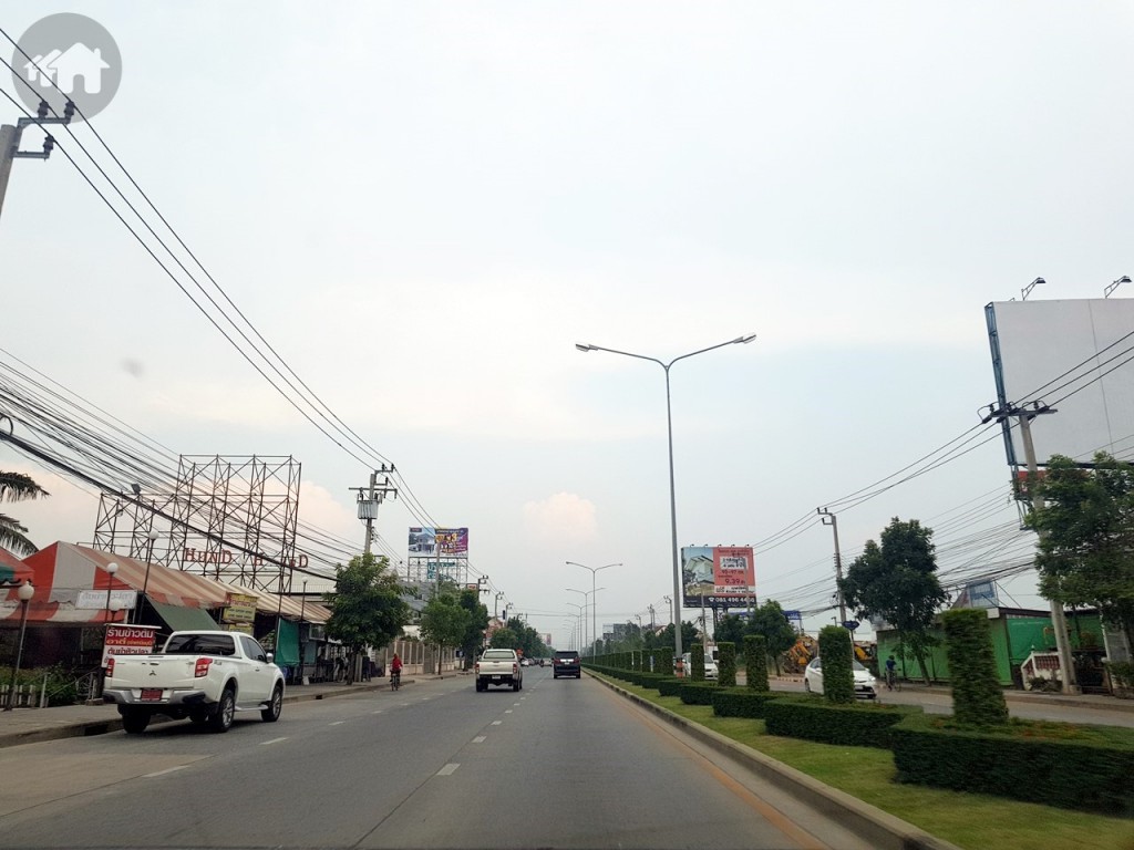 ขับตรงไปเรื่อยๆ จนผ่านซอยเลียบคลองสอง 21 ให้เตรียมชิดขวา