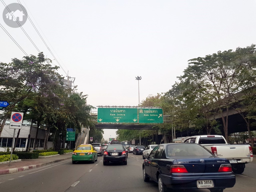 ขับตรงไปเรื่อยบนถนนรามอินทรา