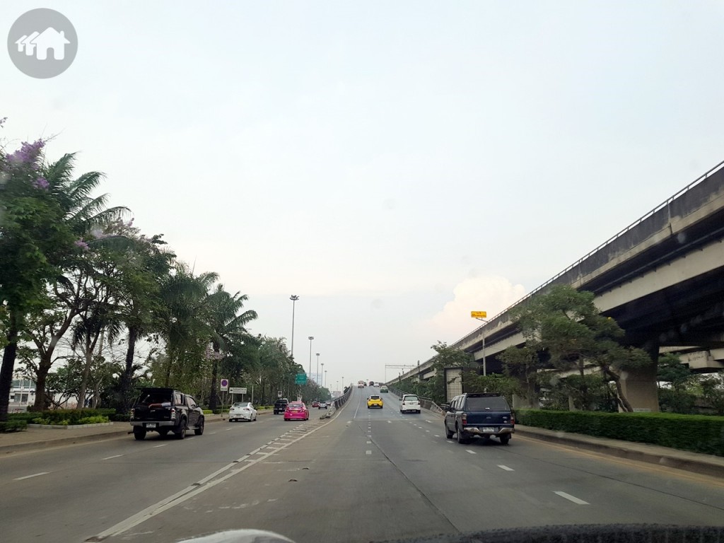 ขับขึ้นสะพานข้ามแยก