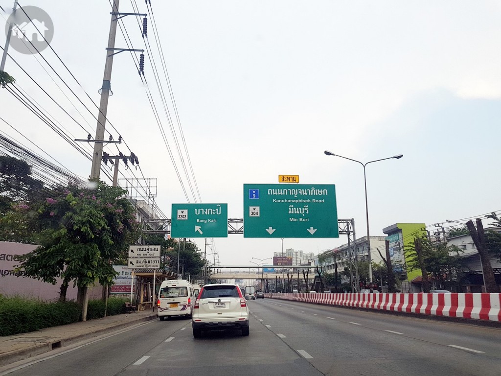 เริ่มต้นจากถนนรามอินทรา กม. 8 เจอป้ายให้ชิดซ้าย ไปทางบางกะปิ