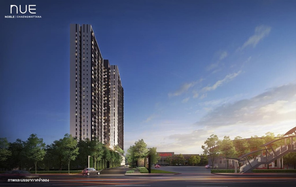 ทางเข้าโครงการ จะเห็นได้ว่าหน้าโครงการห่างจากบันไดทางขึ้น-ลงรถไฟฟ้าเพียงนิดเดียว หรือประมาณ 20 ก้าวเท่านั้น มีระบบ Access Control ด้วย Key Card ในการเข้า-ออก