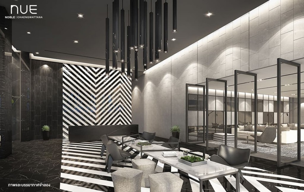 ล็อบบี้เพดานสูง พื้นที่ 256.40 ตารางเมตร ตกแต่งในสไตล์โนเบิล โดยใช้สีขาว ดำ เทา เป็นหลัก รายล้อมด้วยพื้นที่สวนและพื้นที่เปิดโล่งถึง 3,565 ตารางเมตร