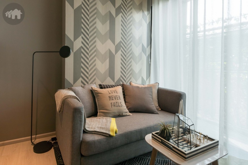 มุมโซฟา ด้านข้างห่างจากบิลท์อินตู้ครัวประมาณ 70 เซนติเมตร 