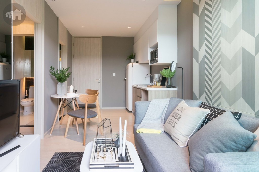 จากระเบียงมองเข้ามาภายในห้อง