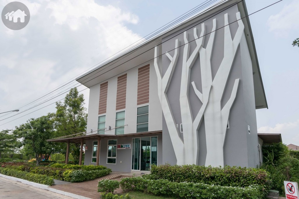 ถัดจากสวนจะเป็นคลับเฮ้าส์