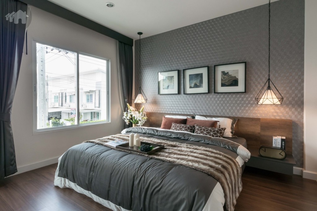 ห้องฝั่งตรงข้าม จะเป็นห้องนอนใหญ่ วางเตียงไซส์ใหญ่ได้สบายๆ