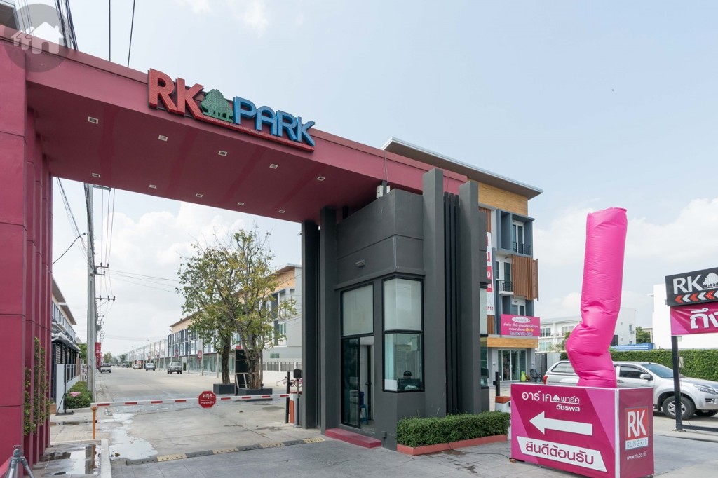 บริเวณทางเข้าโครงการ มีป้อม รปภ.