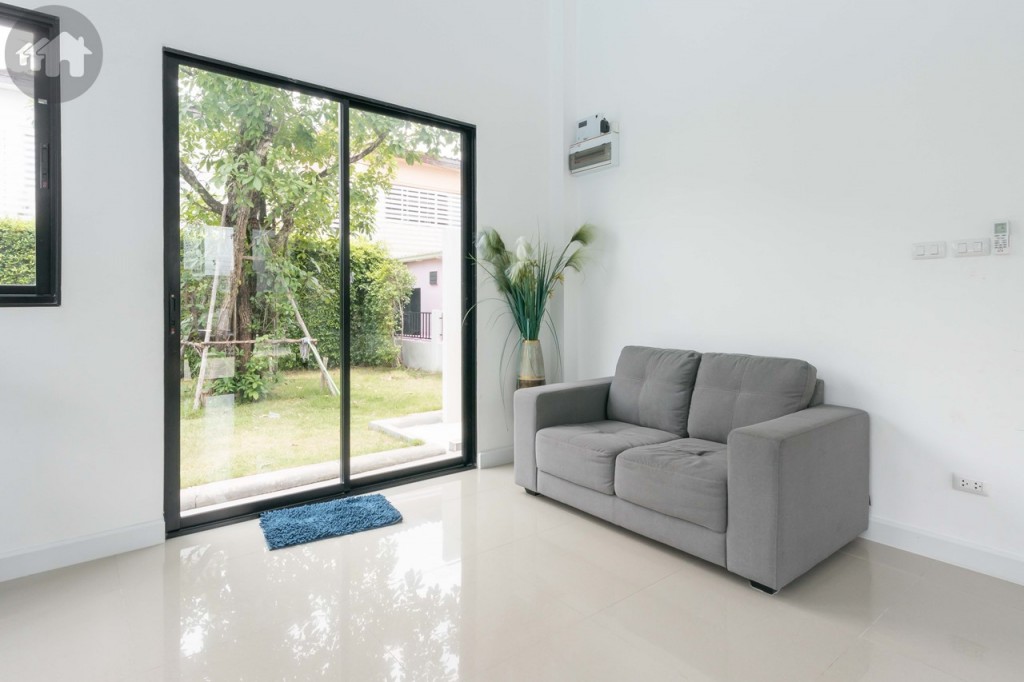 ภายในคลับมีมุมนั่งเล่นเย็นสบาย