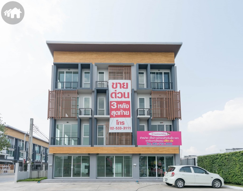 โฮมออฟฟิศหรืออาคารพาณิชย์ 4 ชั้น บริเวณด้านหน้าโครงการ หันหน้าออกถนนสายไหม ฝั่งละ 3 ยูนิต ซ้าย-ขวา