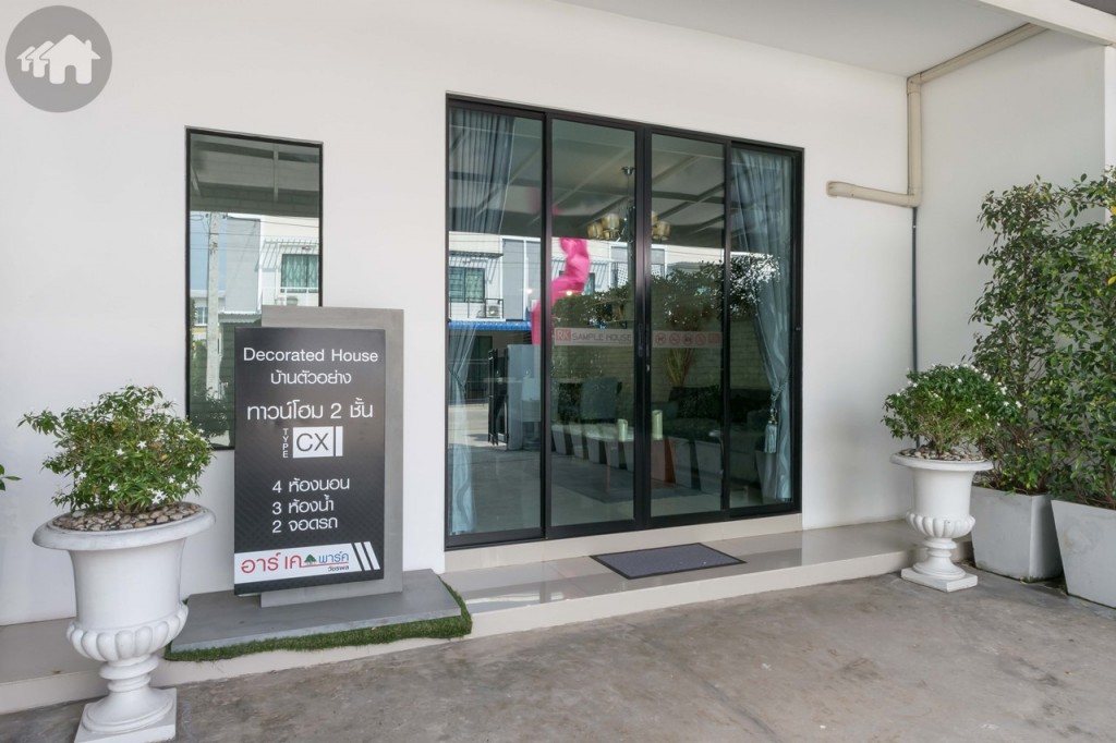 ด้านหน้าบ้านตัวอย่างทาวน์โฮม 2 ชั้น