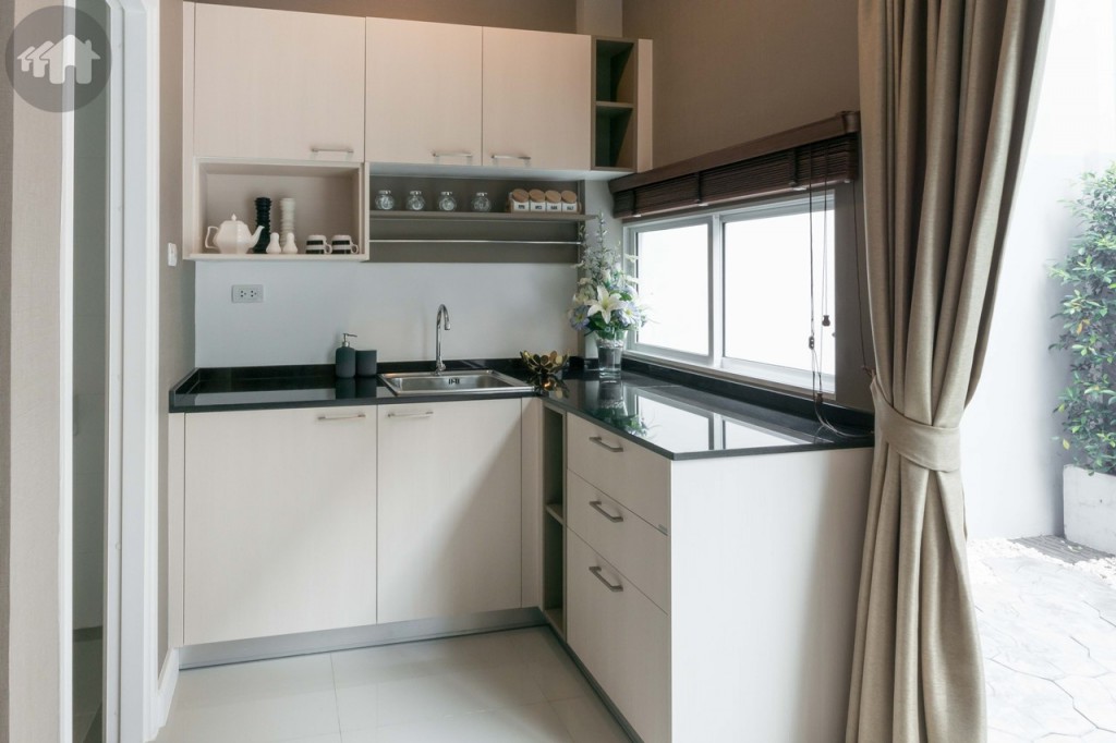 มุมครัวถูกออกแบบให้วางเคาน์เตอร์ครัวขนาดใหญ่ได้