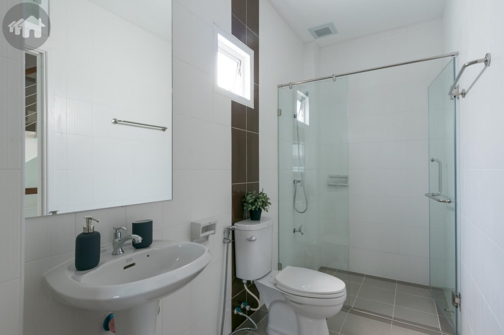 ภายในห้องน้ำชั้น 2