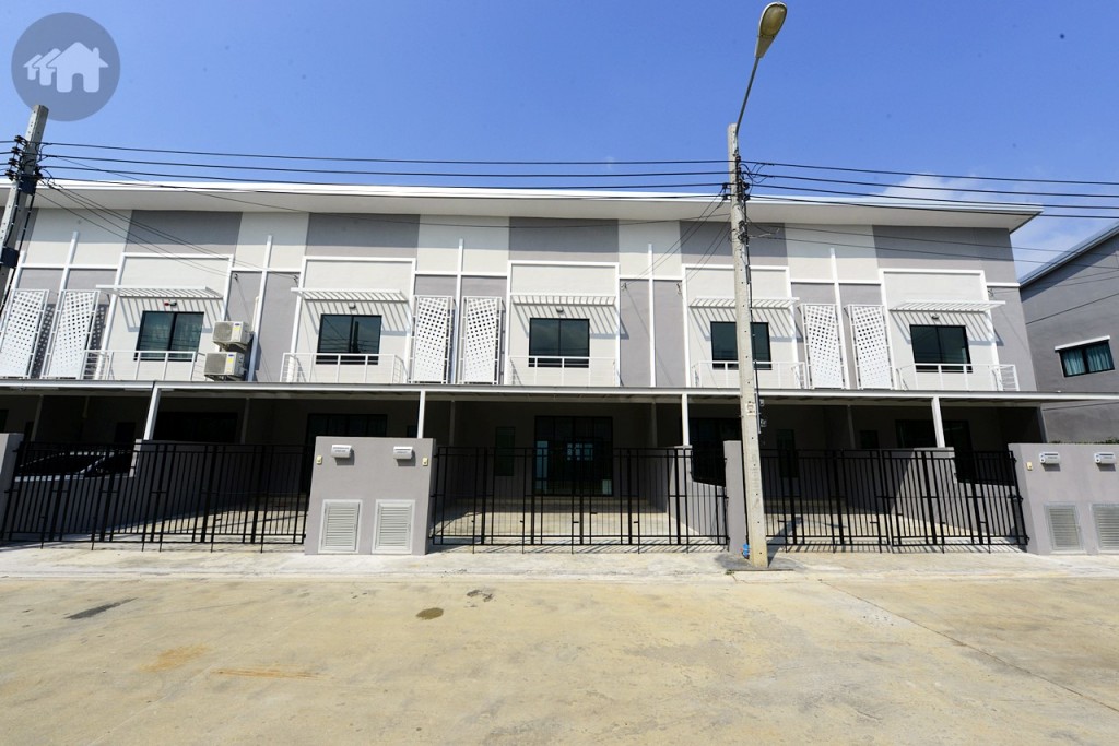 ทาวน์โฮม 2 ชั้น หน้ากว้าง 5.7 เมตร