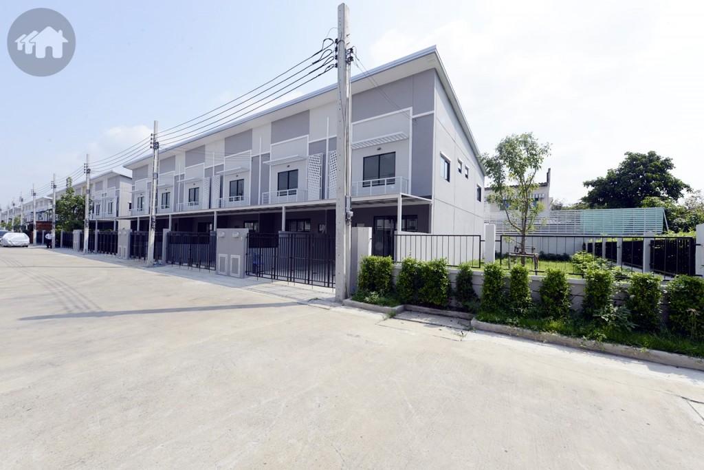 ทาวน์โฮม 2 ชั้น บนแปลงที่ดินส่วนมุม จะได้พื้นที่เพิ่มขึ้น