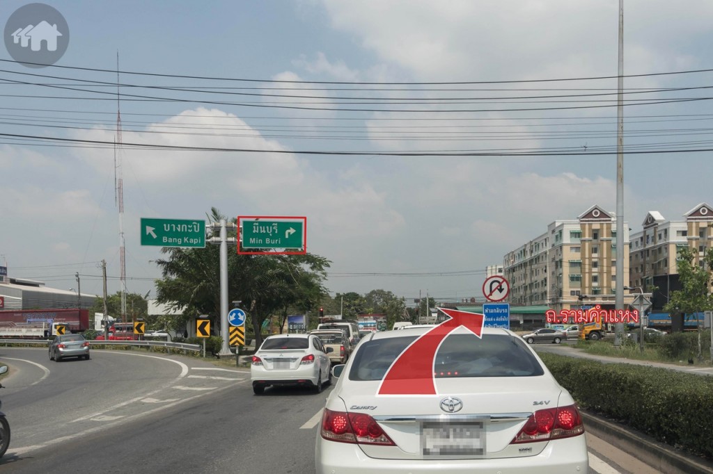 เลี้ยวขวาตามป้าย มีนบุรี เข้าสู่ ถ.รามคำแหง