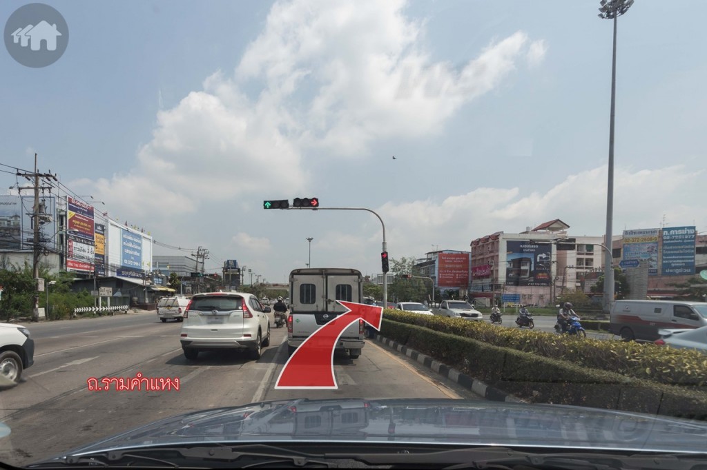 จากนั้นชิดขวา เลี้ยวขวาที่แยกแรก