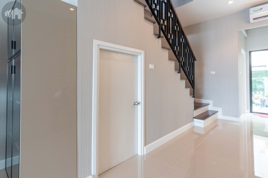 ห้องเก็บของใต้บันไดขนาดใหญ่