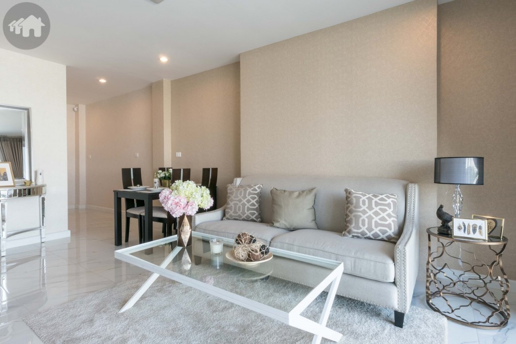 มุมวางโซฟา ห่างจากโทรทัศน์ประมาณ 2.35 เมตร