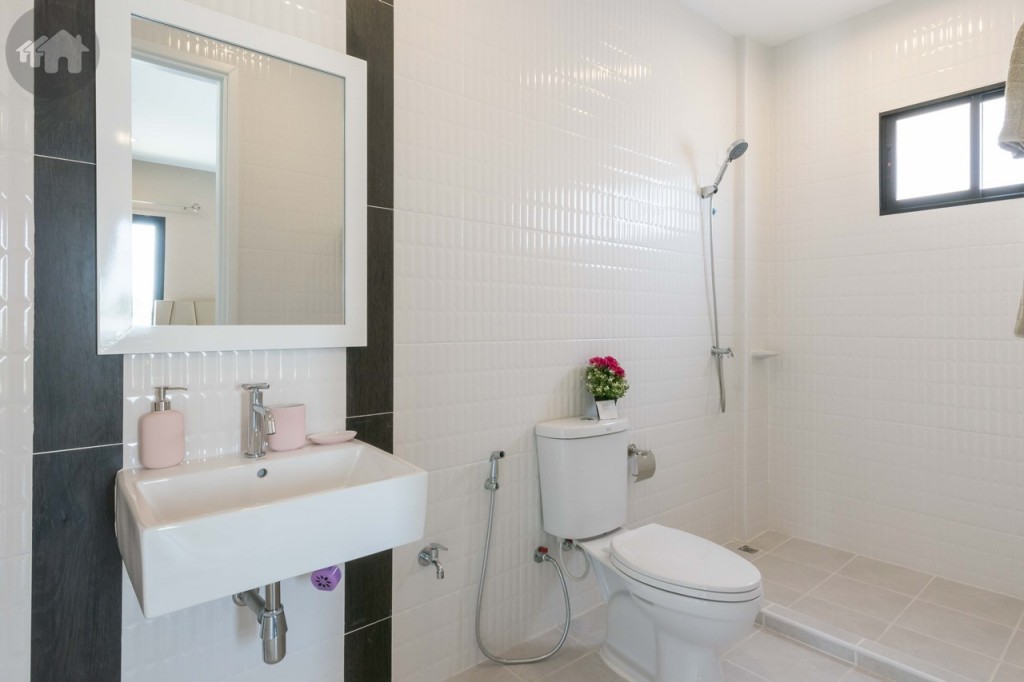 ห้องน้ำอุปกรณ์ครบครัน