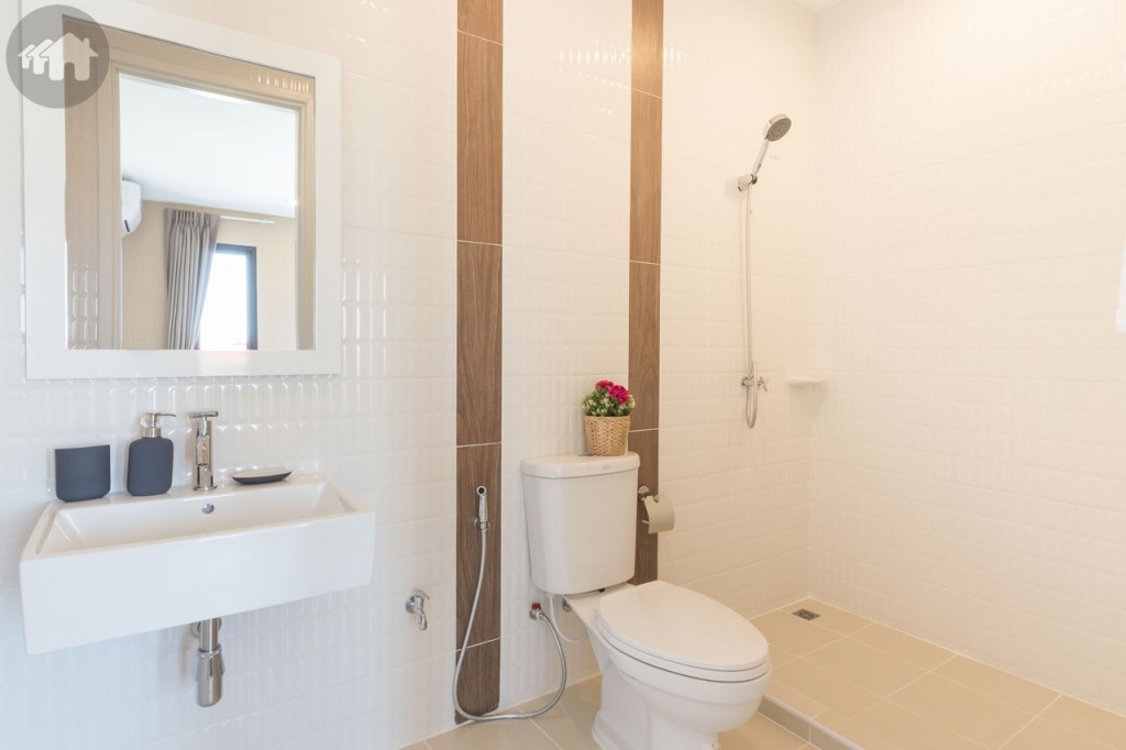 ห้องน้ำอุปกรณ์ครบครัน