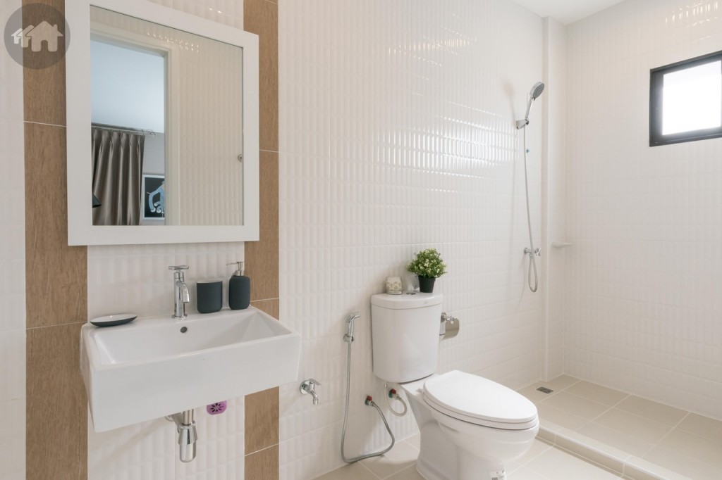 ห้องน้ำอุปกรณ์ครบครัน