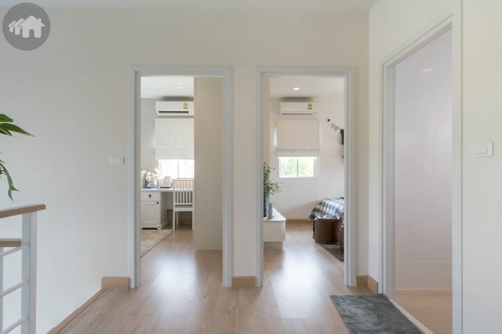 ห้องนอนเล็ก 2 ห้อง กั้นด้วยผนังโซลิดวอลล์ สามารถทุบผนังเชื่อมต่อทั้ง 2 ห้องเข้าด้วยกันได้ตามการใช้งานของผู้อยู่อาศัย