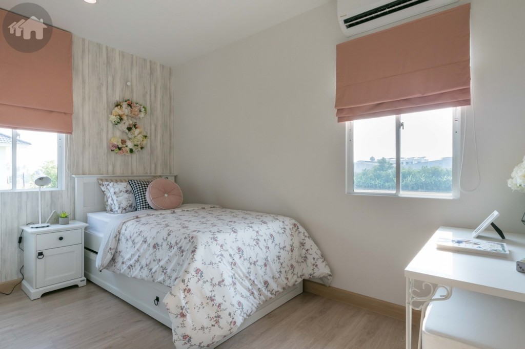 บ้านตัวอย่างตกแต่งเป็นห้องนอนเล็ก วางเตียงขนาด 3 ฟุต ได้สบาย