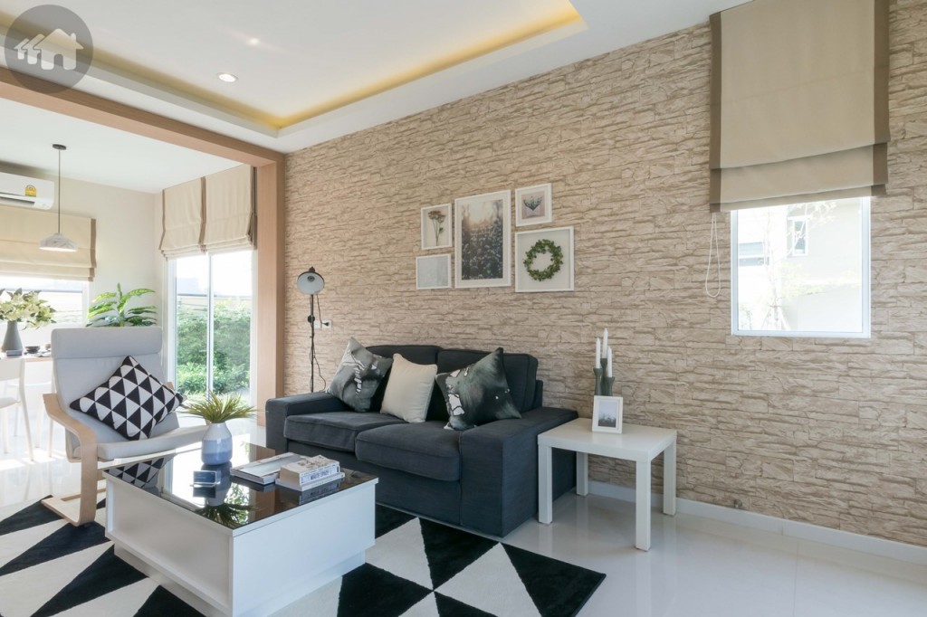 ห้องนั่งเล่นวางโซฟาขนาดใหญ่ได้สบาย