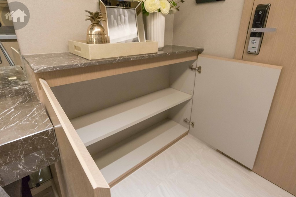 ตู้เก็บรองเท้าบิลท์อิน