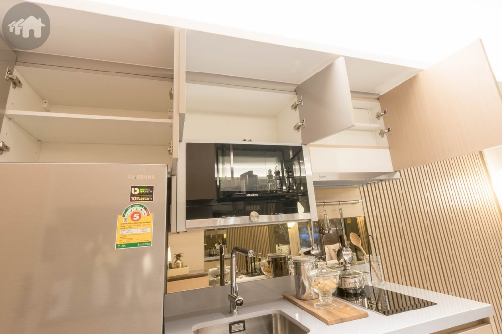 ตู้ครัวบิลท์อินด้านบน เก็บอุปกรณ์ครัว