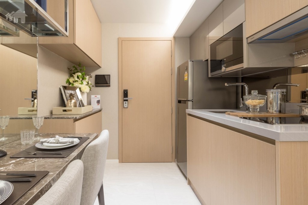 โซนหน้าห้องทางเดินกว้างประมาณ 1 เมตร