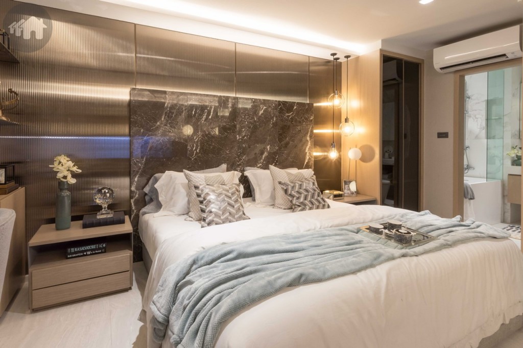 ห้องนอนขนาดใหญ่วางเตียงขนาด 6 ฟุต ได้สบาย