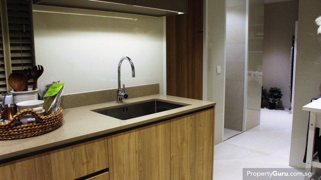 4-room wet kitchen and yard